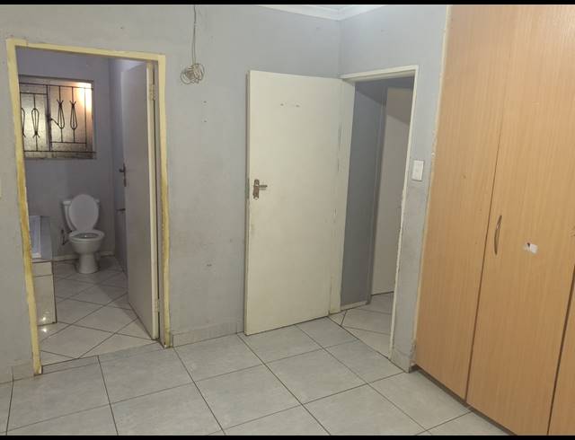 3 BEDROOM FREEHOLD TO LET IN CLAYVILLE